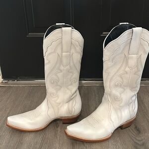 Women boots size 9